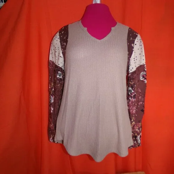 Maurices Patchwork Sleeve LS Top Sz XS - Picture 2 of 7